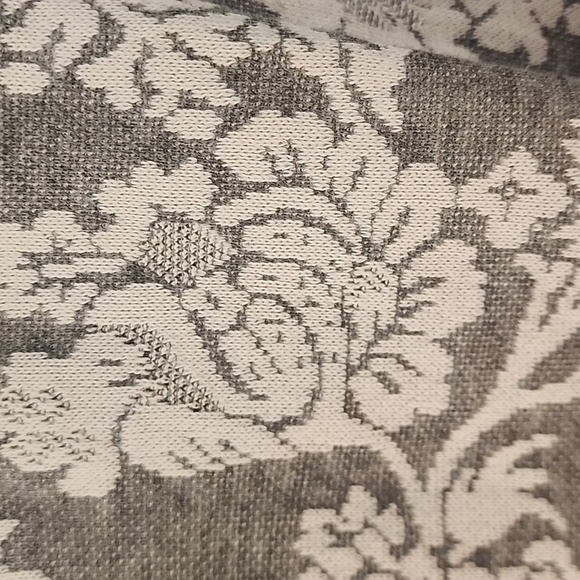 Knox Rose Gray and Cream Floral Sweater Size Large EUC - Picture 7 of 8